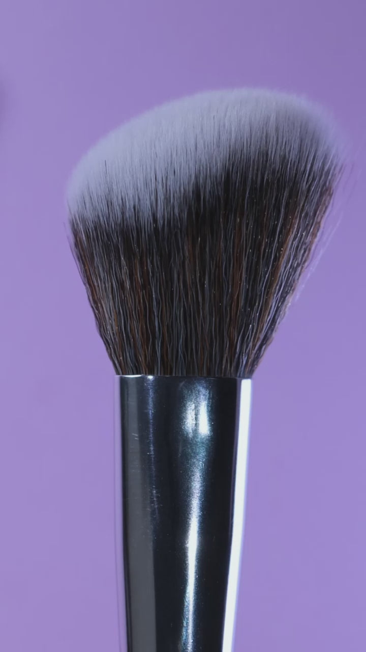 M18 Angled Cheek Brush